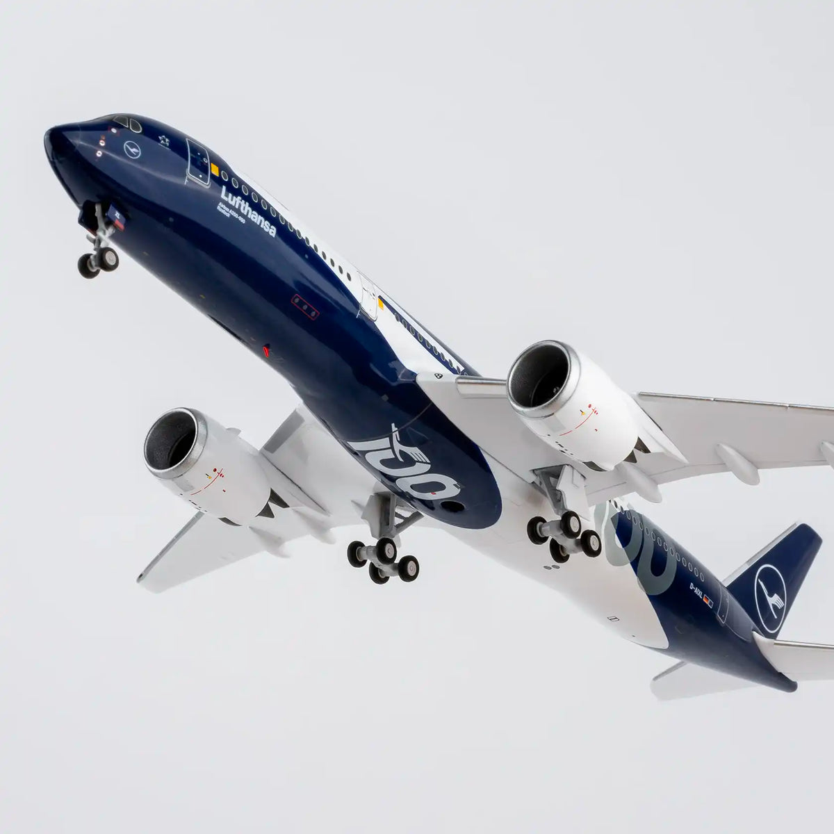 NG ULTIMATE 1:400 Lufthansa Airbus A350-900 D-AIXL "100 Years" 39130