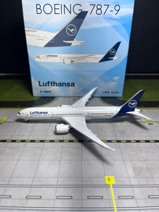 Phoenix Models 1:400 Lufthansa Boeing 787-9 D-ABPA 04461