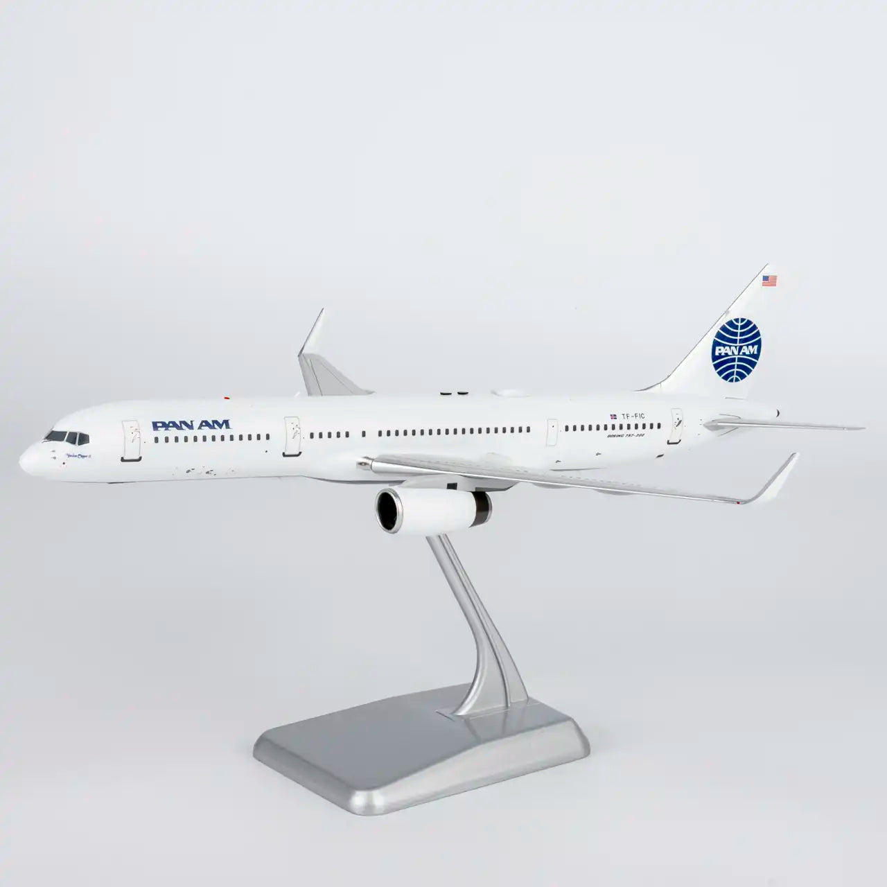 NG Models 1:200 Icelandair Boeing 757-200 TF-FIC "Pan Am" 42057