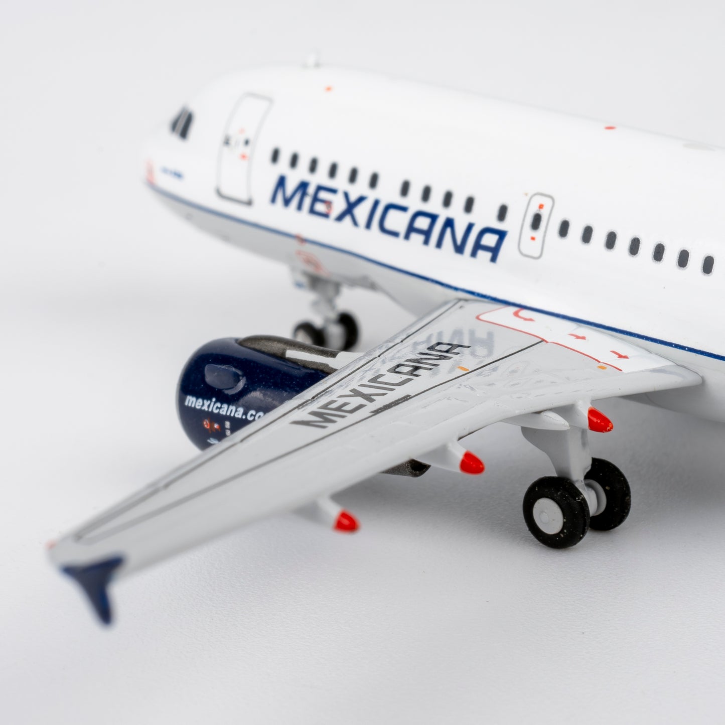 NG Models 1:400 Mexicana Airbus A318 XA-UBR "Old Colors" 48030