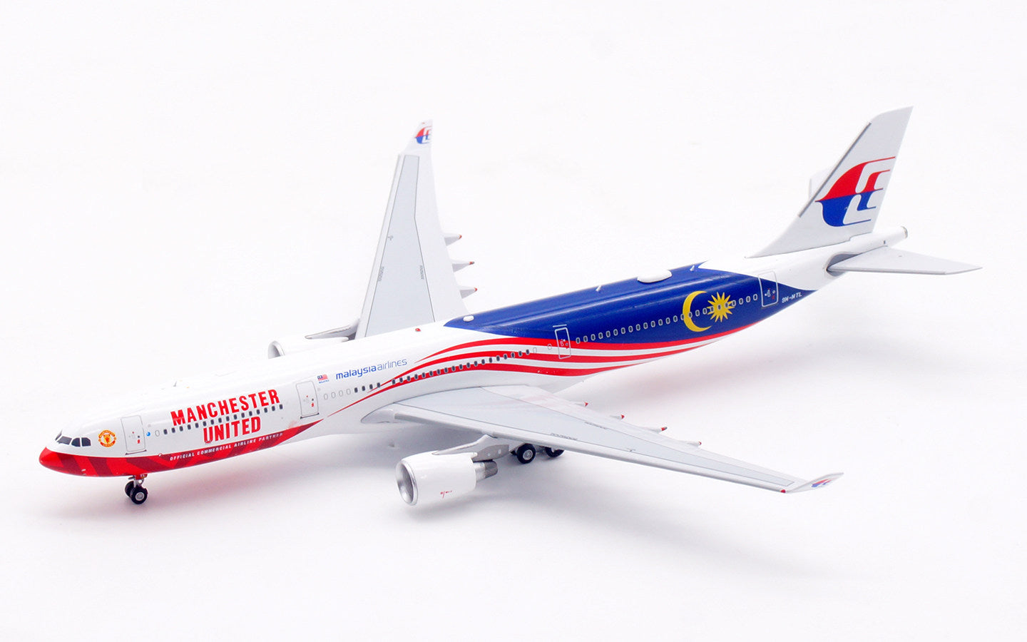 AV400 Malaysia Airlines Airbus A330-323 "Manchester United" 9M-MTL AV4352