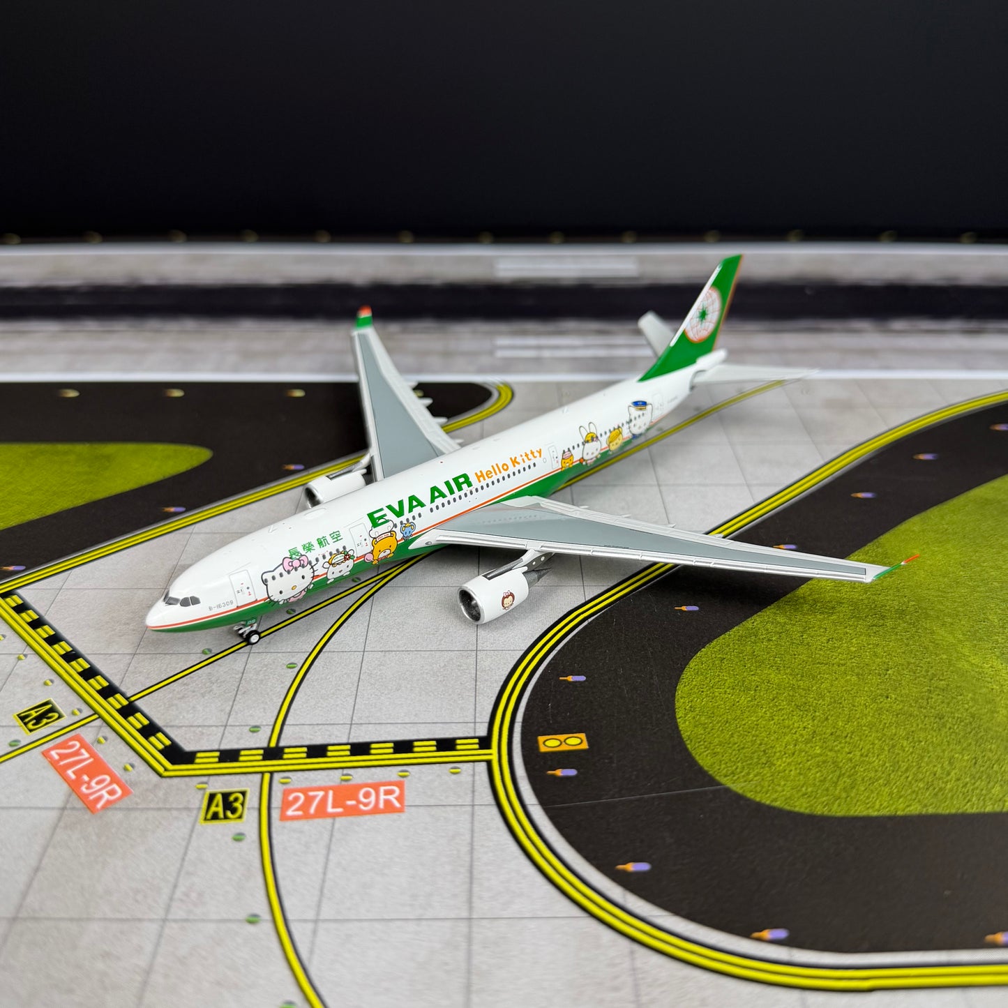 Kylin Models 1:400 Eva Air Airbus A330-200 B-16309 "Hello Kitty" K332EVA02