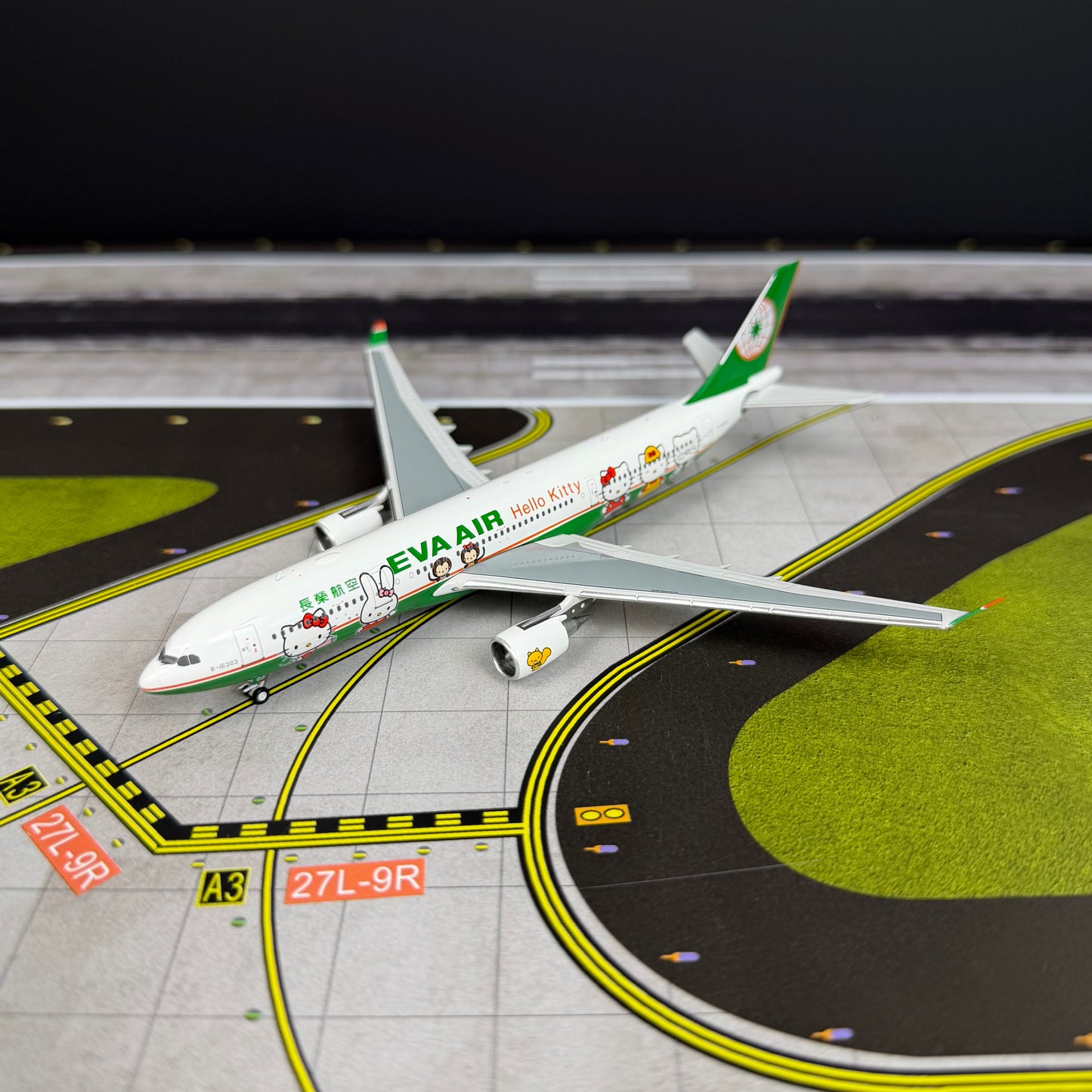 Kylin Models 1:400 Eva Air Airbus A330-200 B-16303 "Hello Kitty" K332EVA01