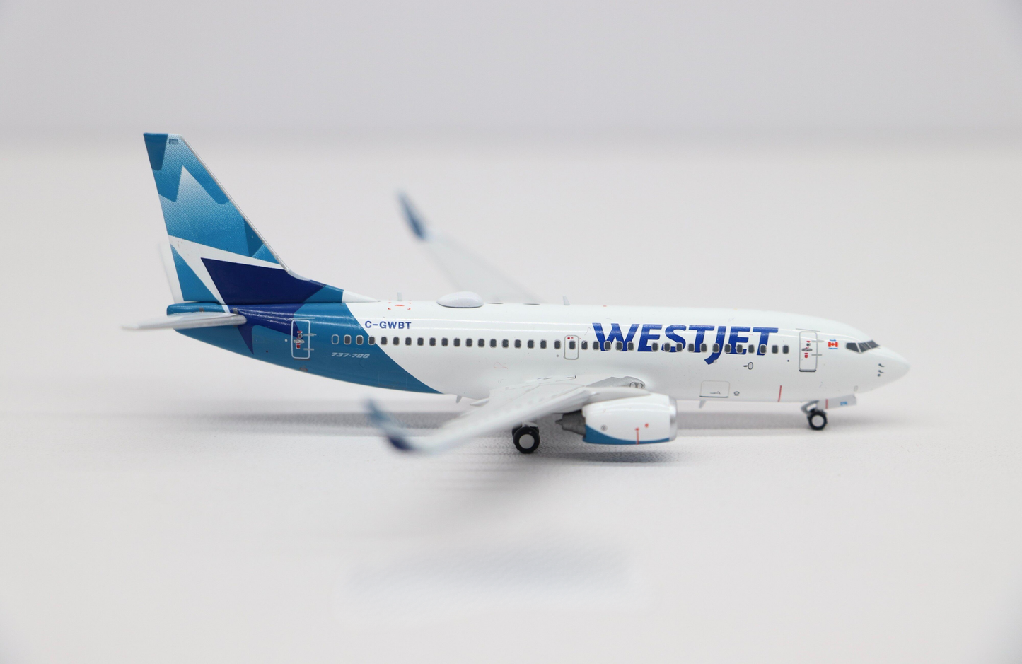 C Model 1:400 WestJet Boeing 737-700 C-GWBT C0057