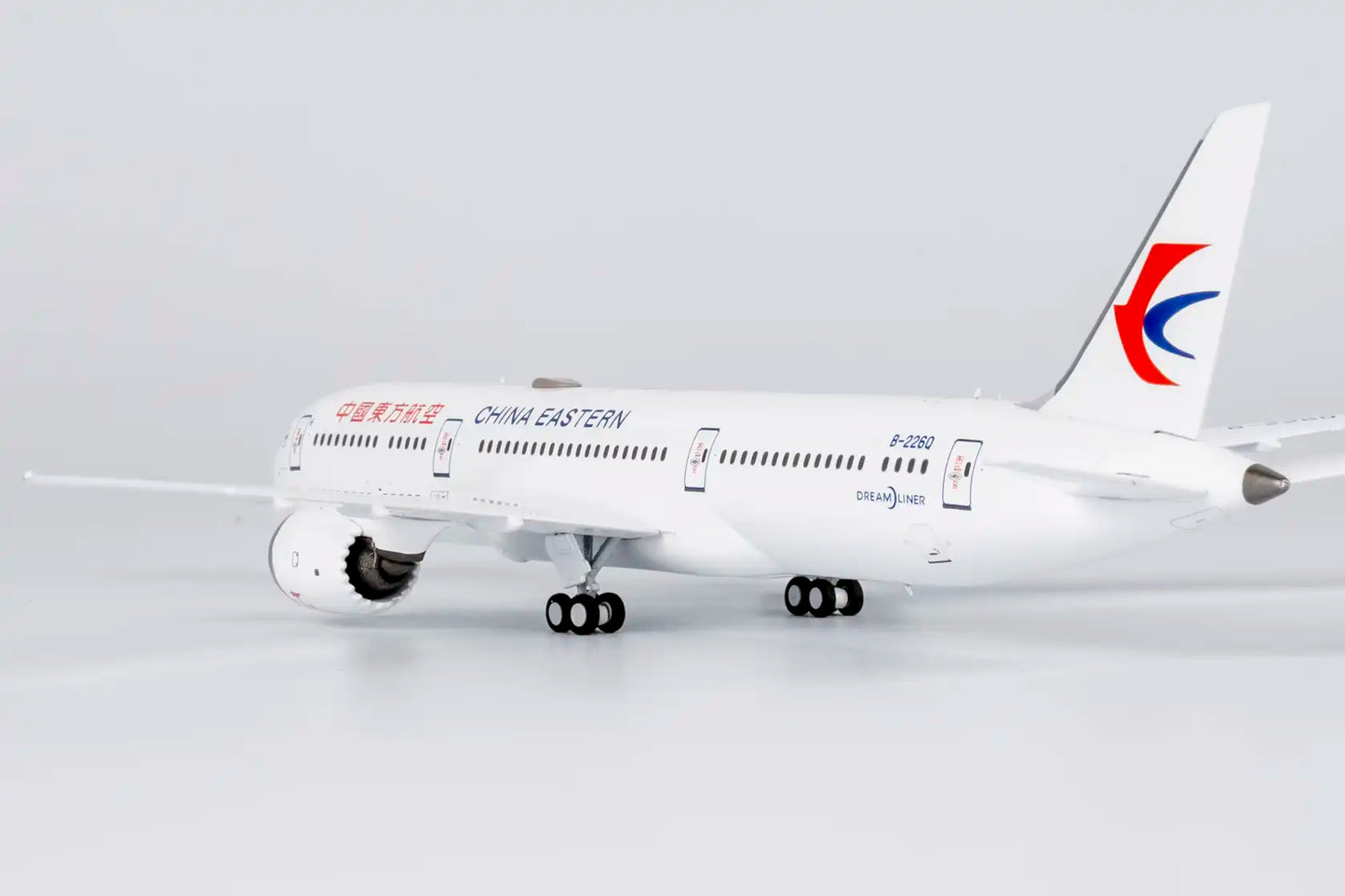 NG Models 1:400 China Eastern Airlines Boeing 787-9 B-226Q 55137