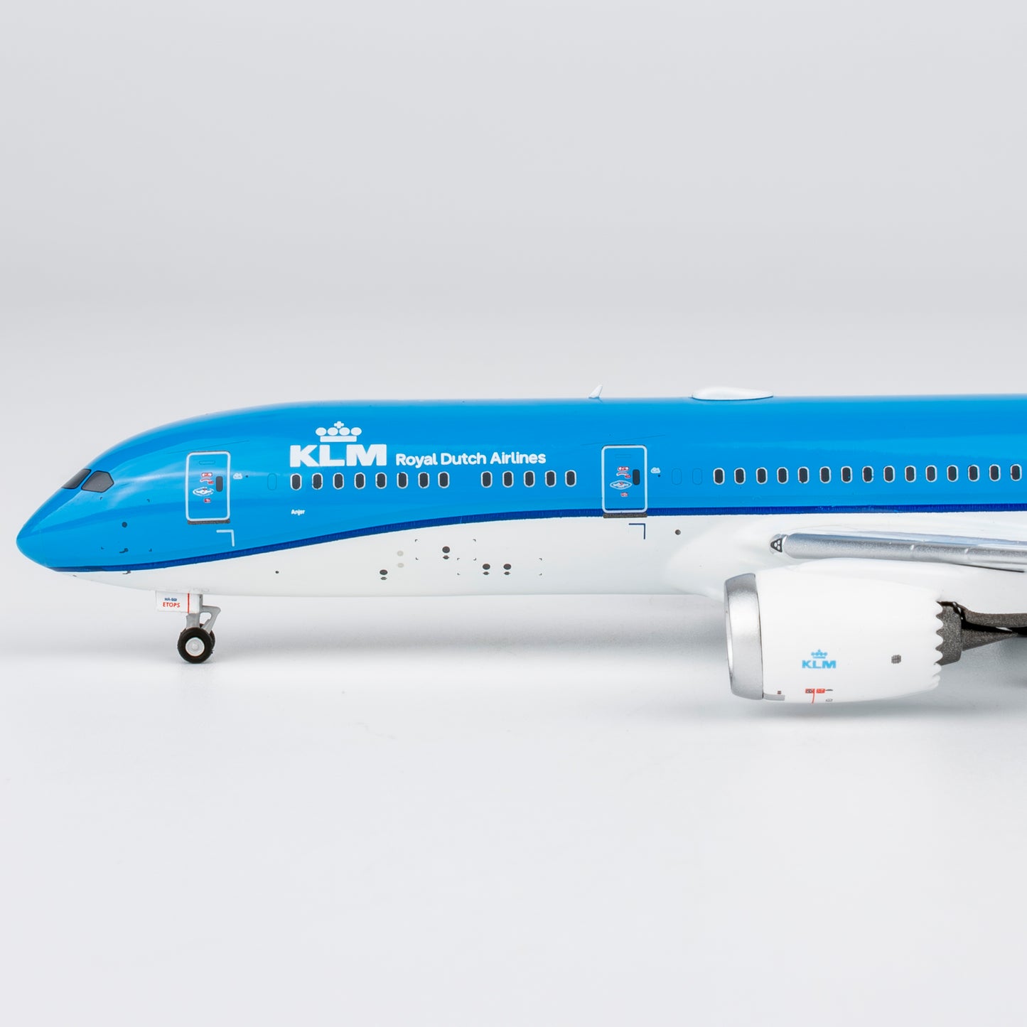 NG Models 1:400 KLM Boeing 787-9 PH-BHA "Carnation/Anjer" 55148