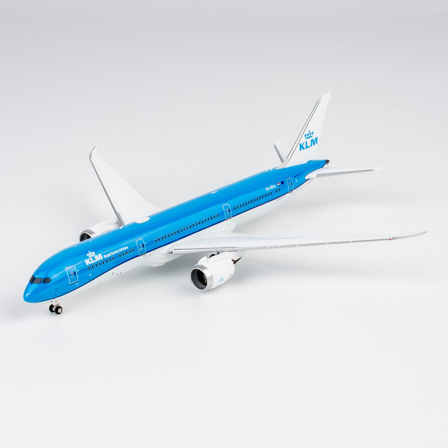 NG Models 1:400 KLM Boeing 787-9 PH-BHA "Carnation/Anjer" 55148