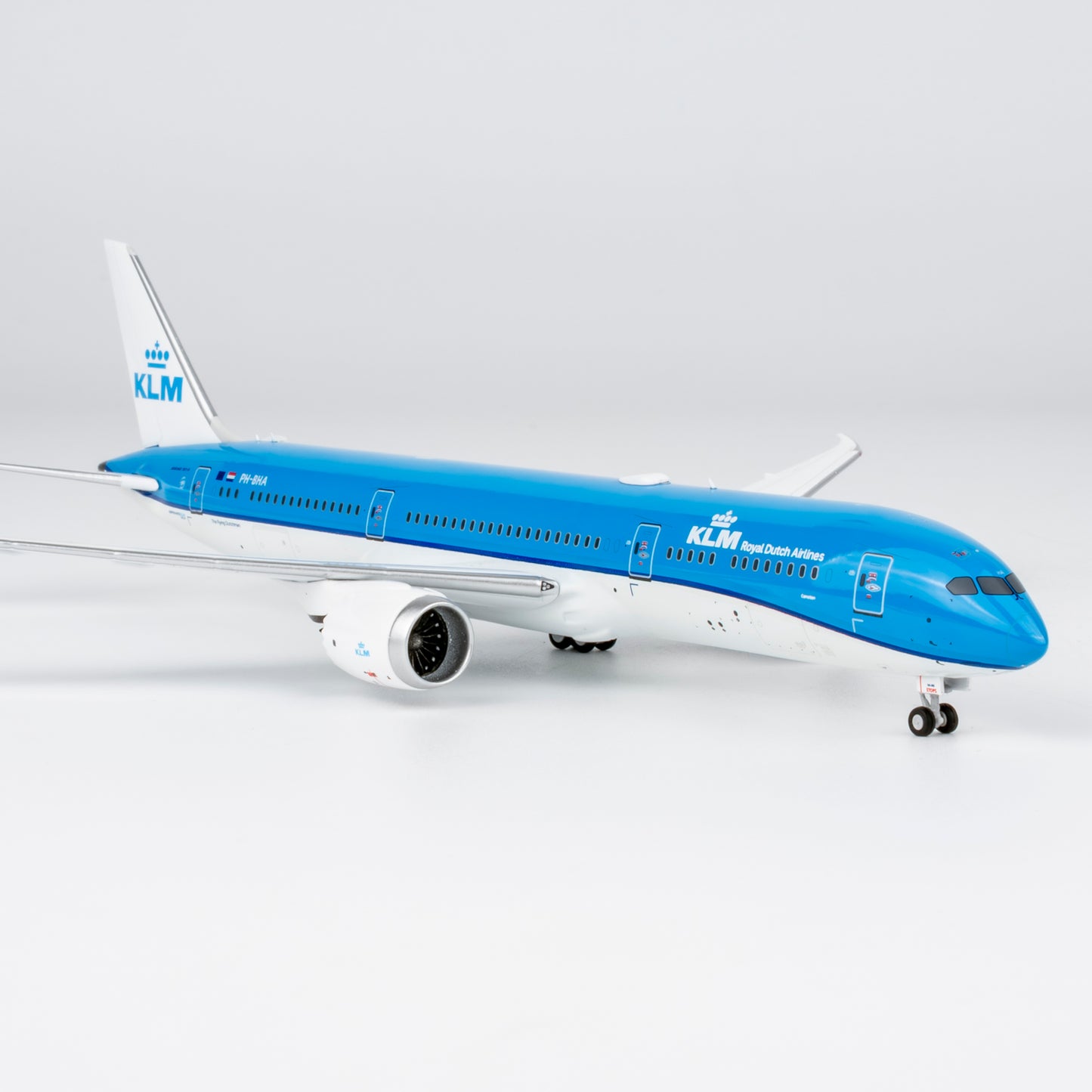 NG Models 1:400 KLM Boeing 787-9 PH-BHA "Carnation/Anjer" 55148