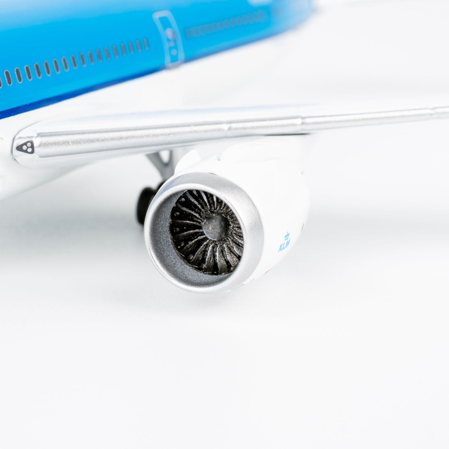 NG Models 1:400 KLM Boeing 787-9 PH-BHA "Carnation/Anjer" 55148
