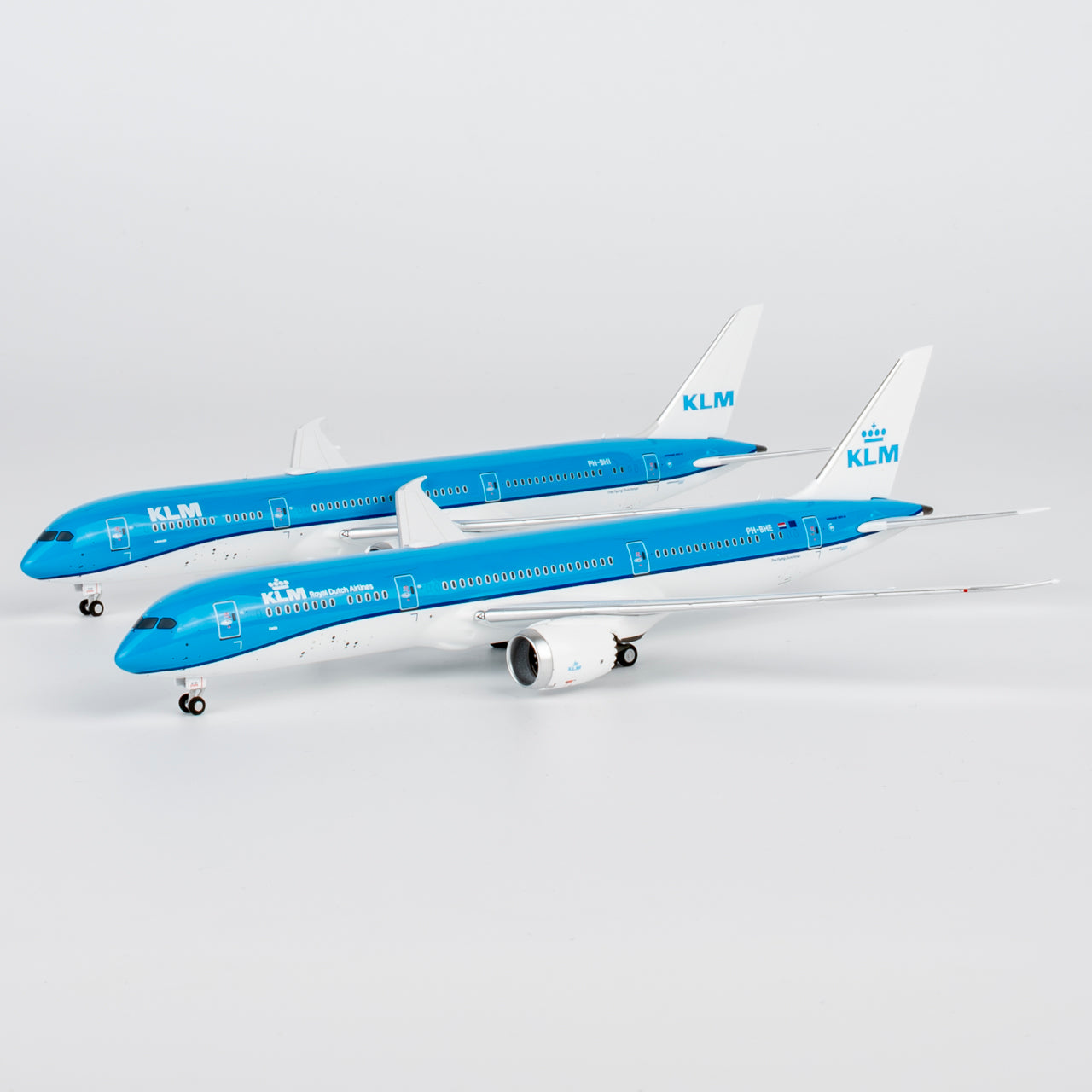 NG Models 1:400 KLM Royal Dutch Airlines Boeing 787-9 PH-BHI "Without Crown" 55150