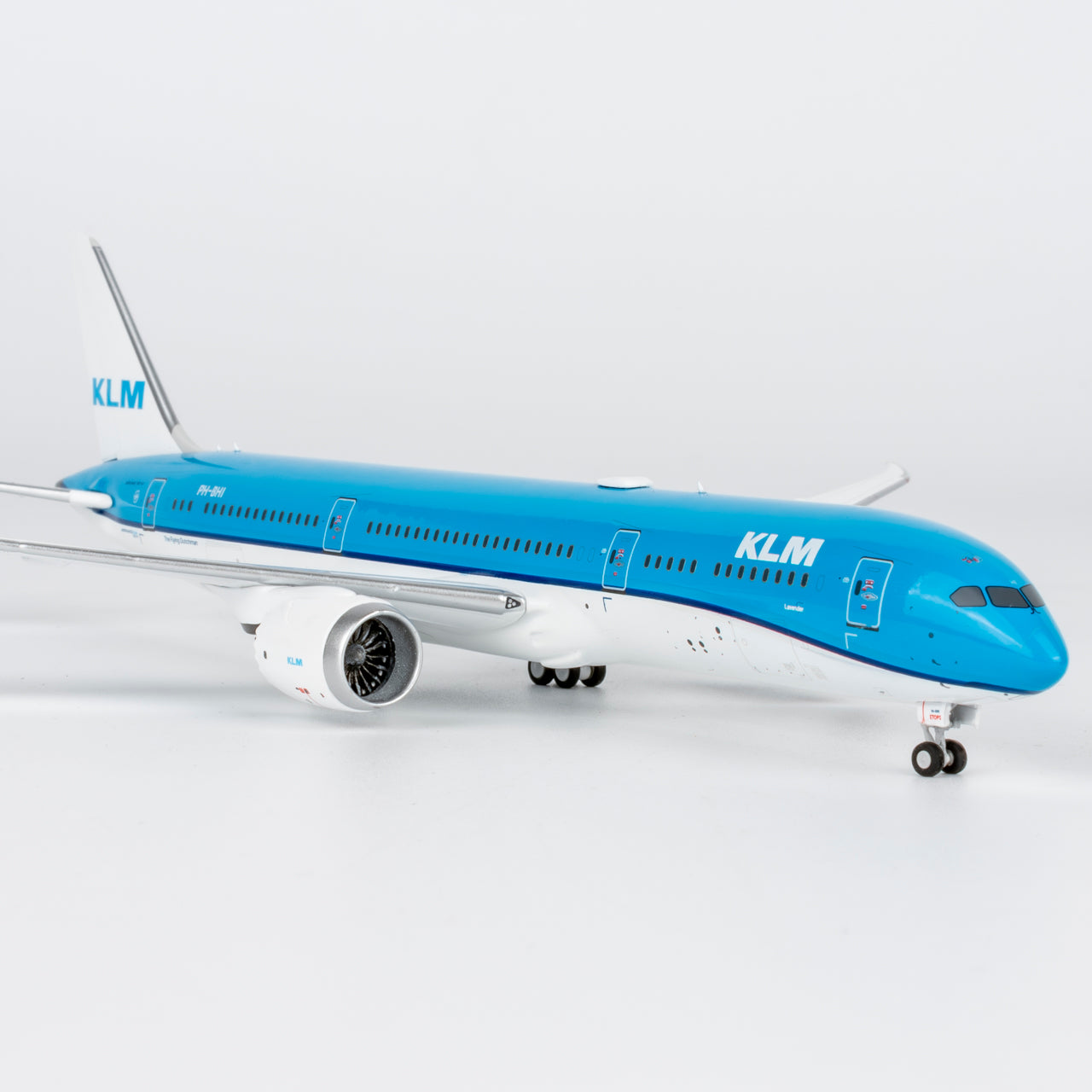 NG Models 1:400 KLM Royal Dutch Airlines Boeing 787-9 PH-BHI "Without Crown" 55150