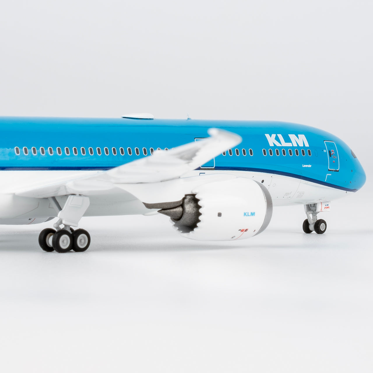 NG Models 1:400 KLM Royal Dutch Airlines Boeing 787-9 PH-BHI "Without Crown" 55150