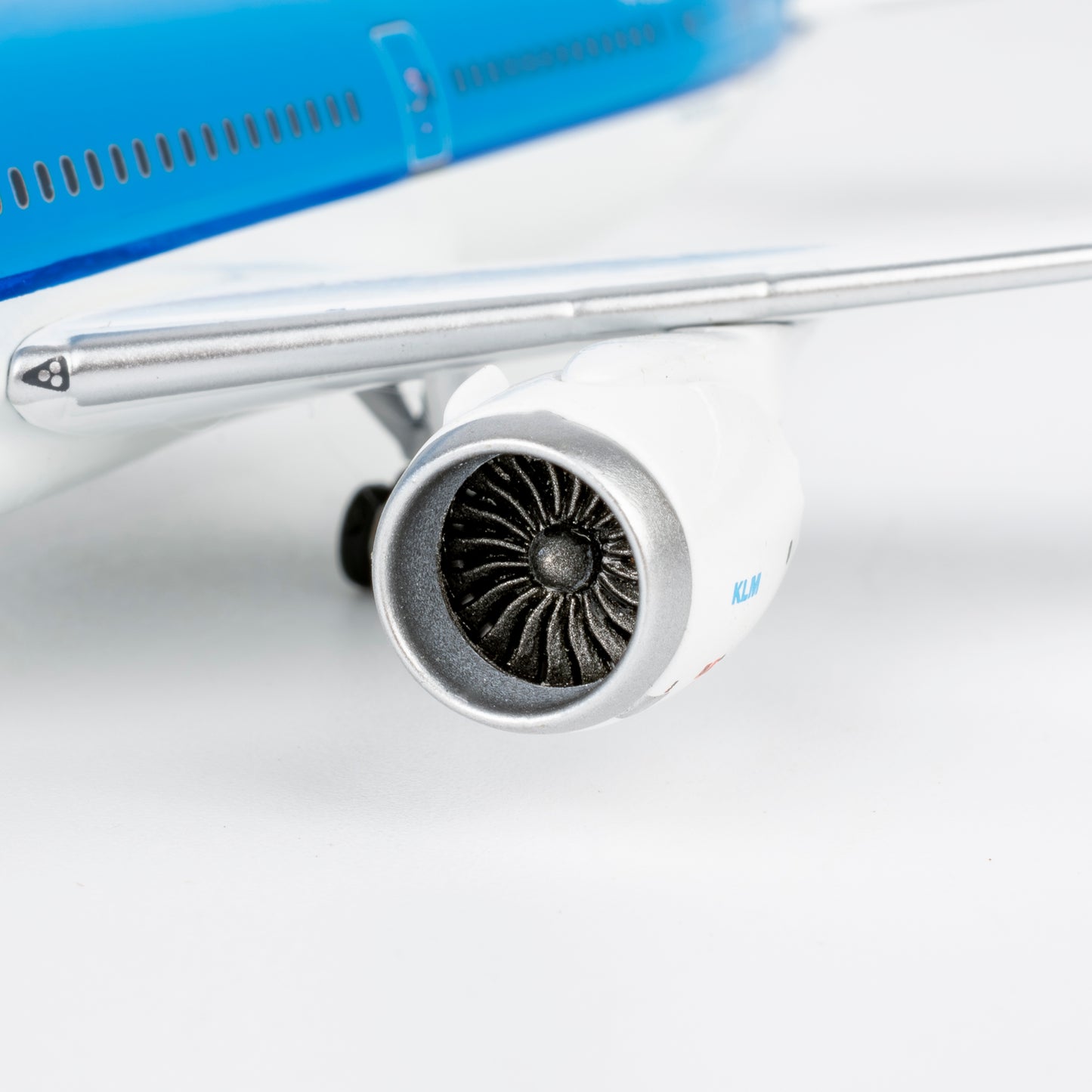 NG Models 1:400 KLM Boeing 787-9 PH-BHG "without crown" 55151