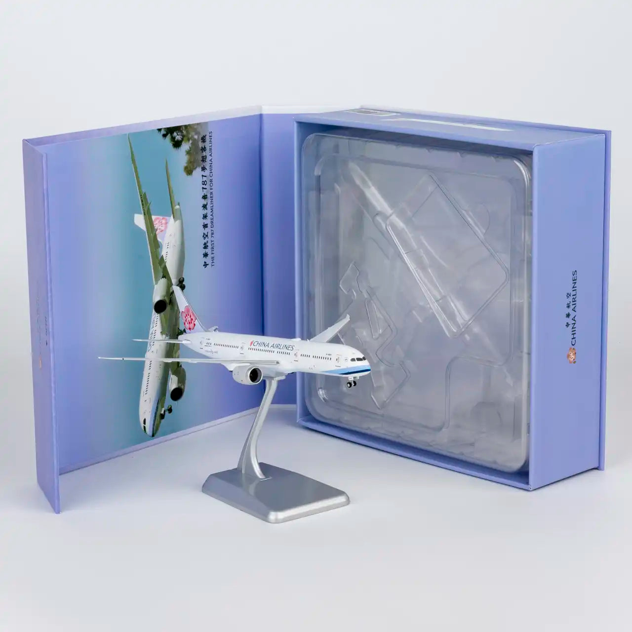 NG ULTIMATE 1:400 China Airlines Boeing 787-9 B-18811 "1st 787-9 for China Airlines" 55158