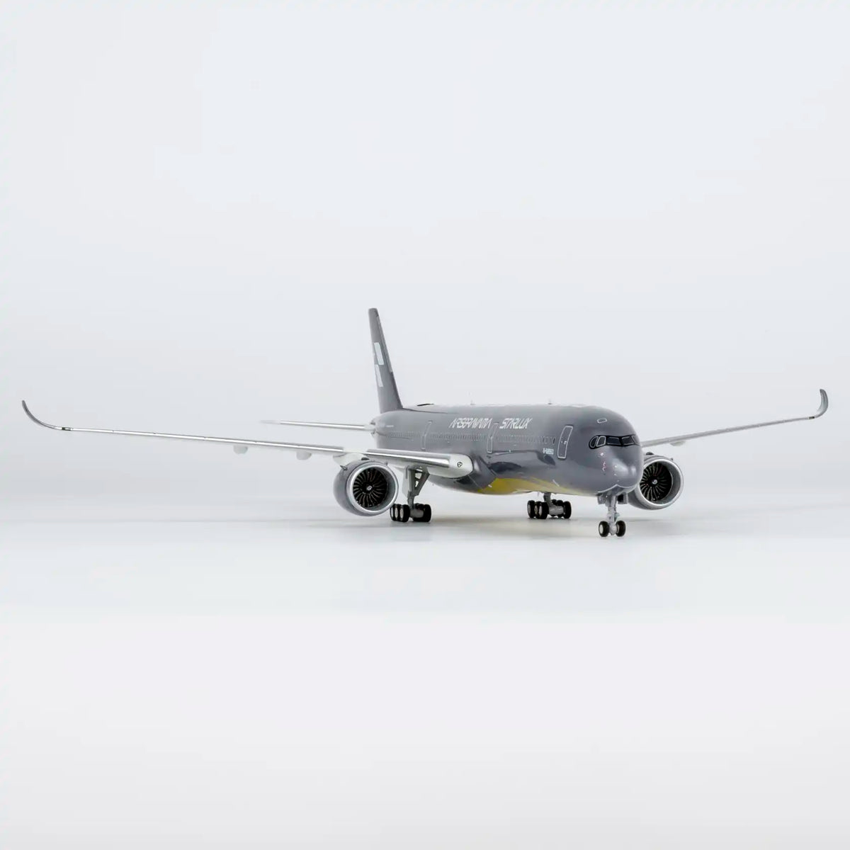NG ULTIMATE 1:400 Starlux Airlines A350-1000 B-58553 "Airsorayama Silver" 57045