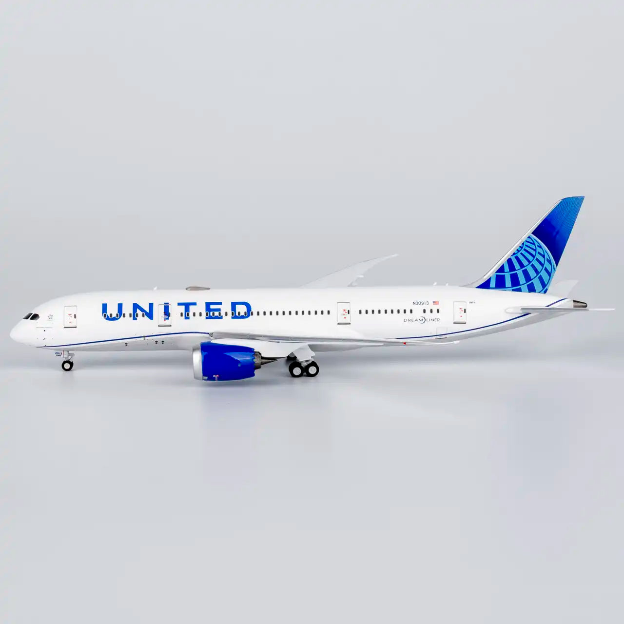 NG Models 1:400 United Airlines Boeing 787-8 N30913 59033
