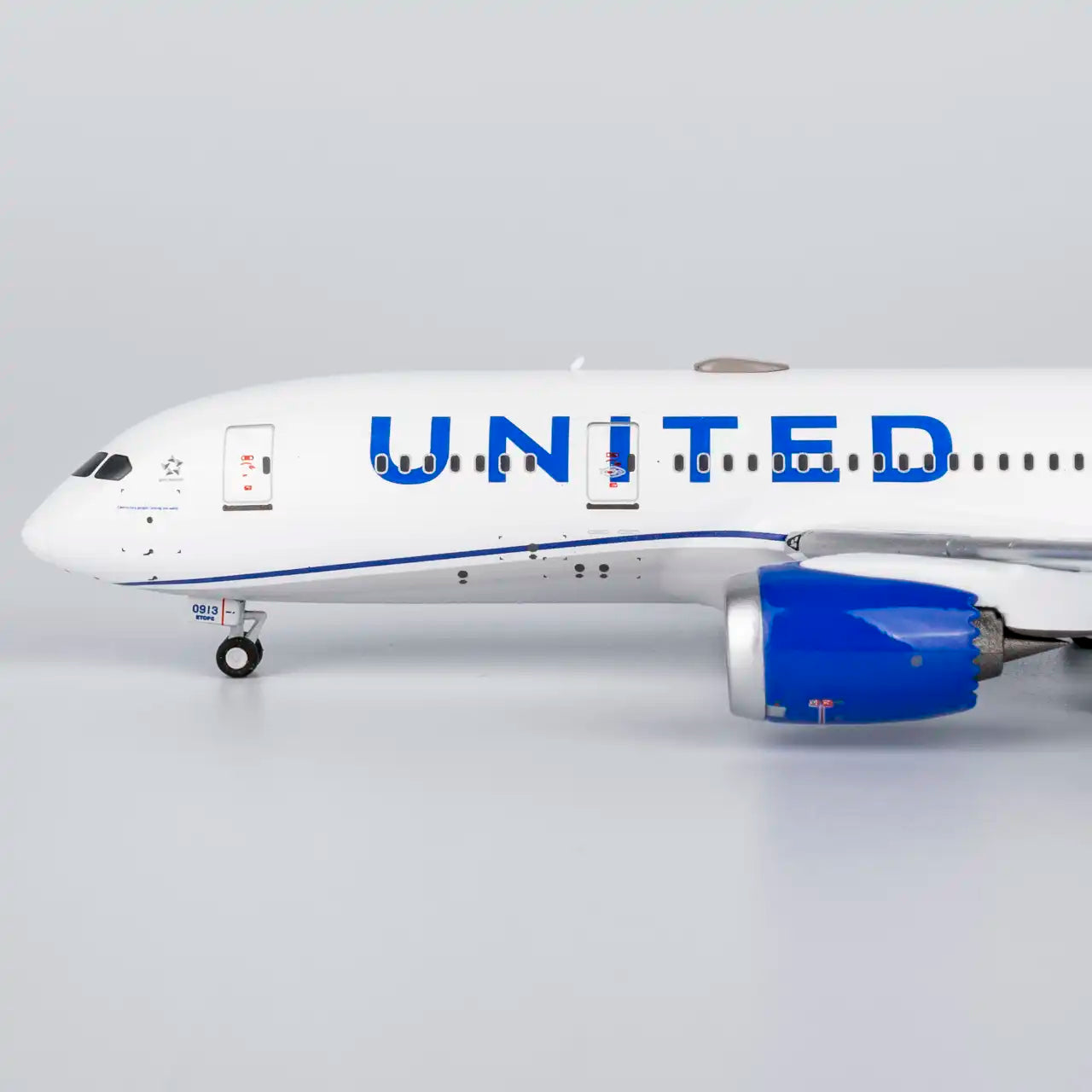 NG Models 1:400 United Airlines Boeing 787-8 N30913 59033