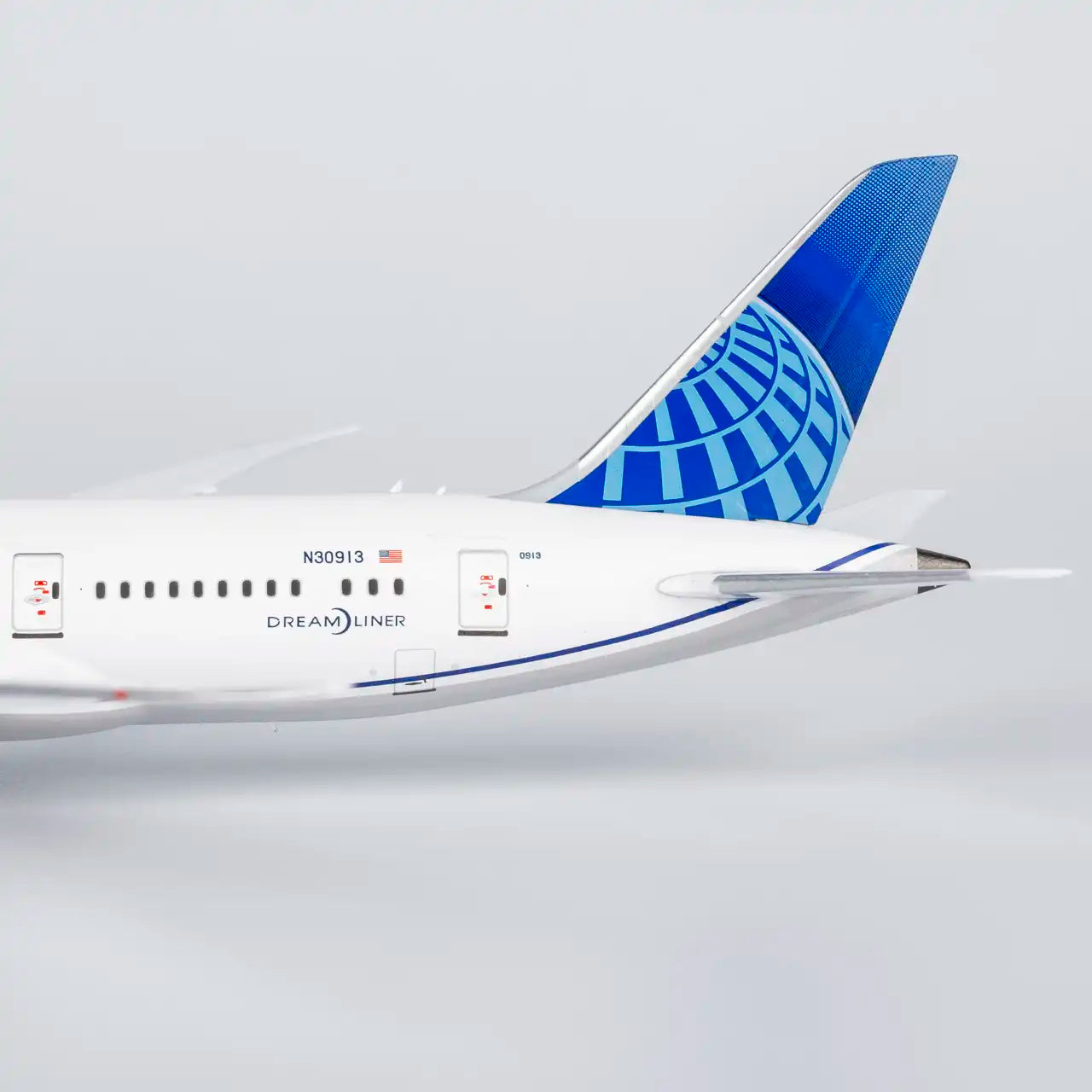 NG Models 1:400 United Airlines Boeing 787-8 N30913 59033