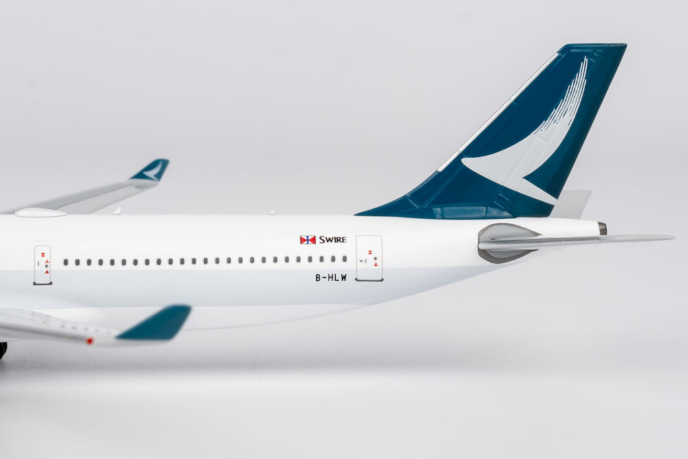 NG Models 1:400 Cathay Pacific Airways Airbus A330-300 B-HLW 62083