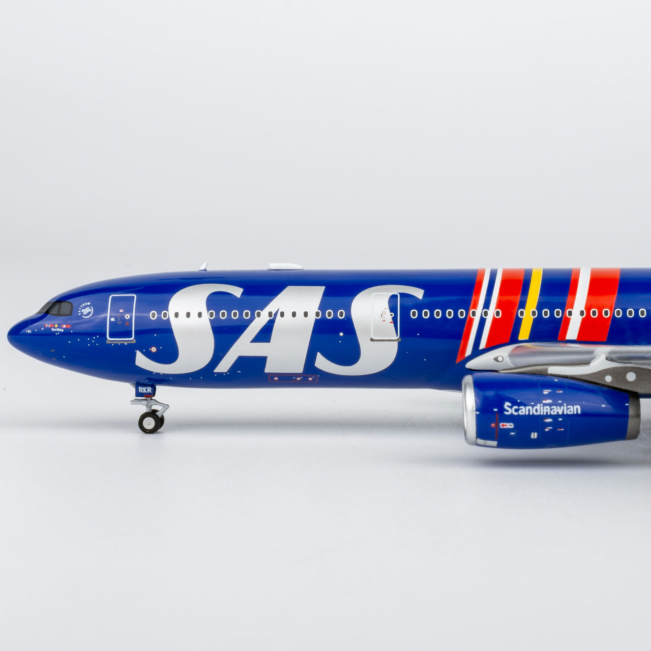NG ULTIMATE 1:400 SAS Scandinavian Airlines Airbus A330-300 LN-RKR "80 Years" 62087