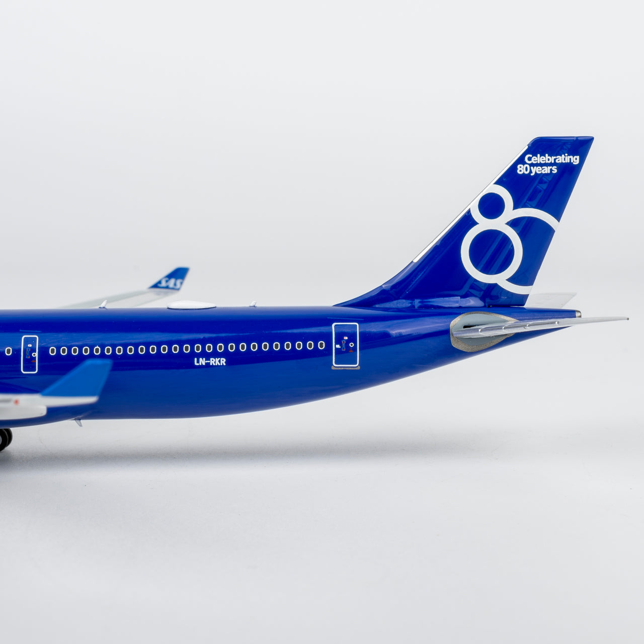 NG ULTIMATE 1:400 SAS Scandinavian Airlines Airbus A330-300 LN-RKR "80 Years" 62087