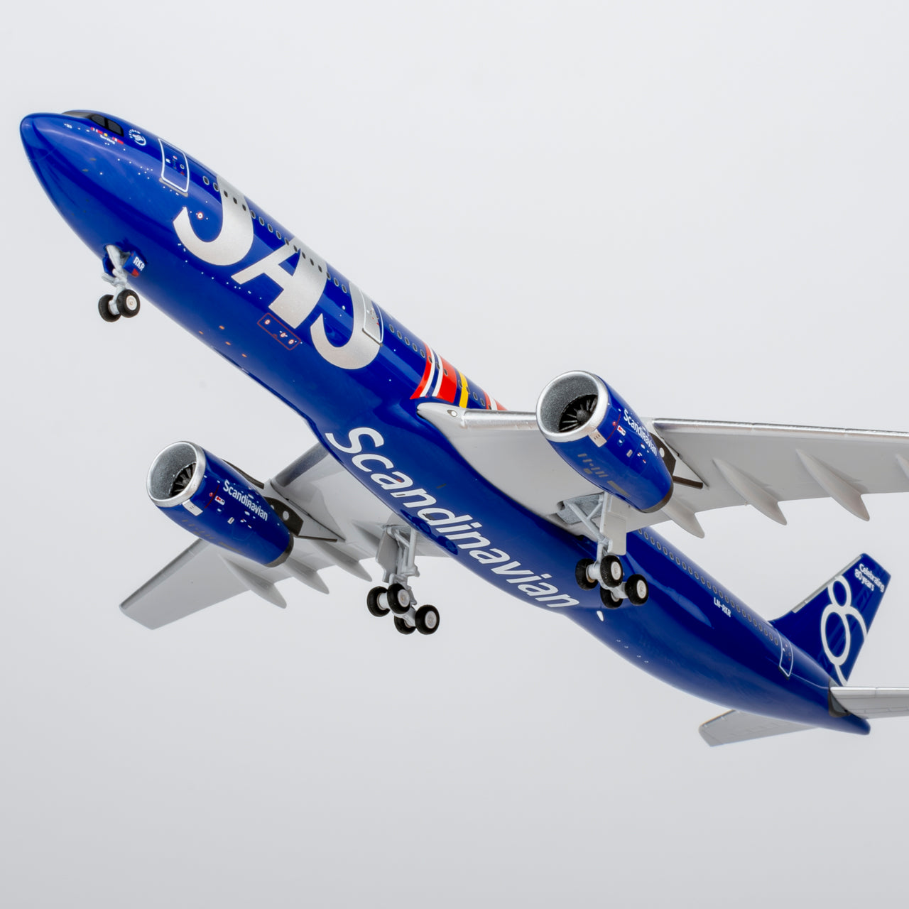NG ULTIMATE 1:400 SAS Scandinavian Airlines Airbus A330-300 LN-RKR "80 Years" 62087