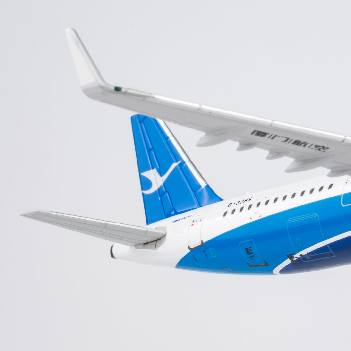 NG Models 1:400 Xiamen Airlines Airbus A321neo B-32HS 64144