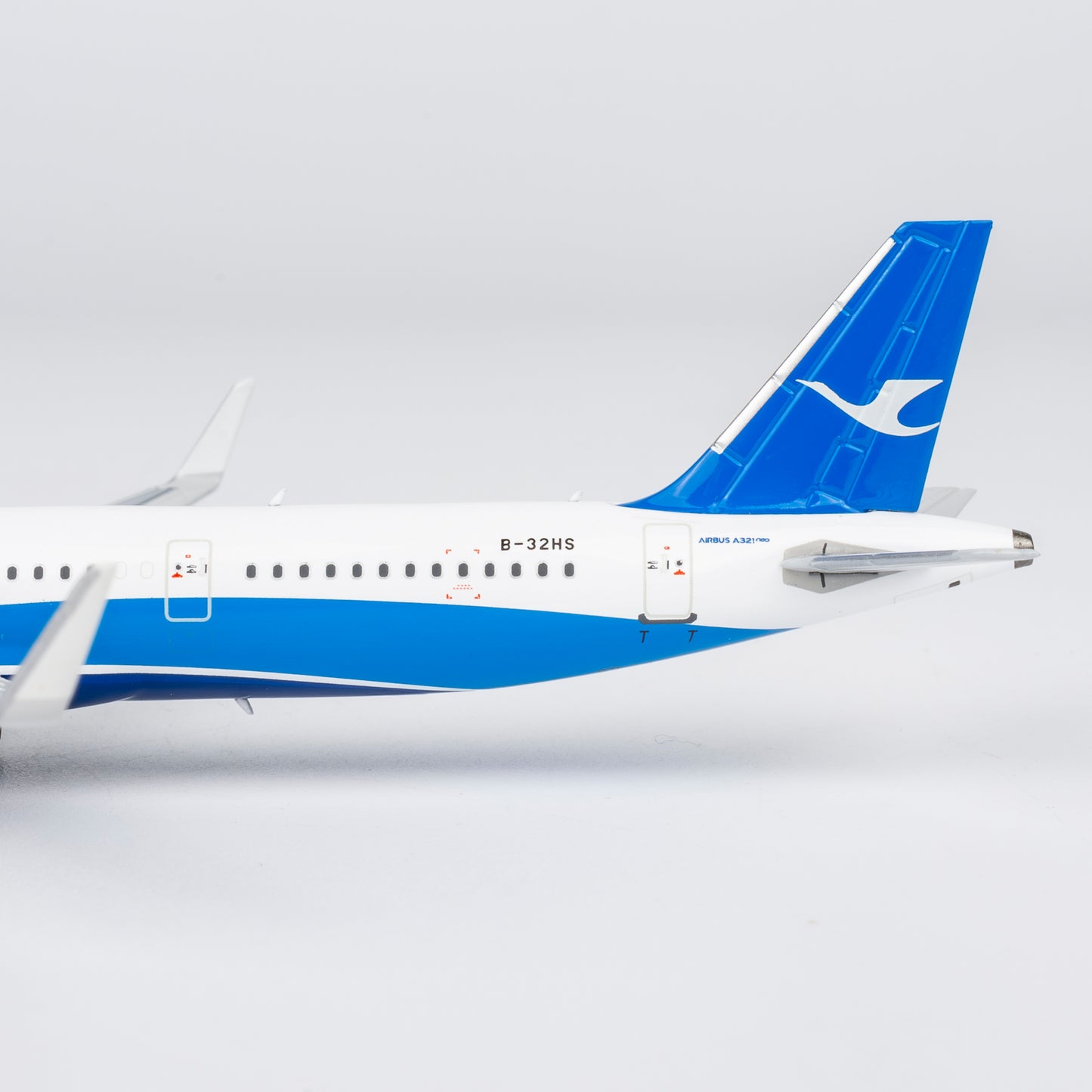 NG Models 1:400 Xiamen Airlines Airbus A321neo B-32HS 64144