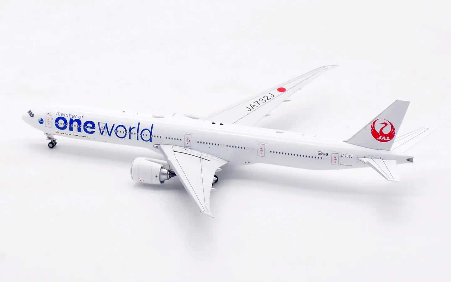 AV400 Japan Airlines Boeing 777-346ER JA372J "oneworld" AV4410