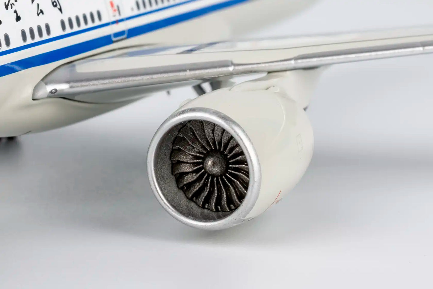 NG Models 1:400 Air China Boeing 777-300ER B-2045 73065