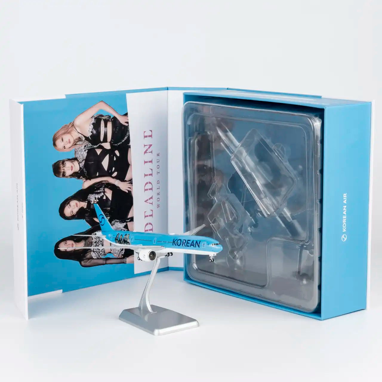 NG Models ULTIMATE 1:400 Korean Air Boeing 777-300ER HL2016 "BlackPink in new livery" 73086