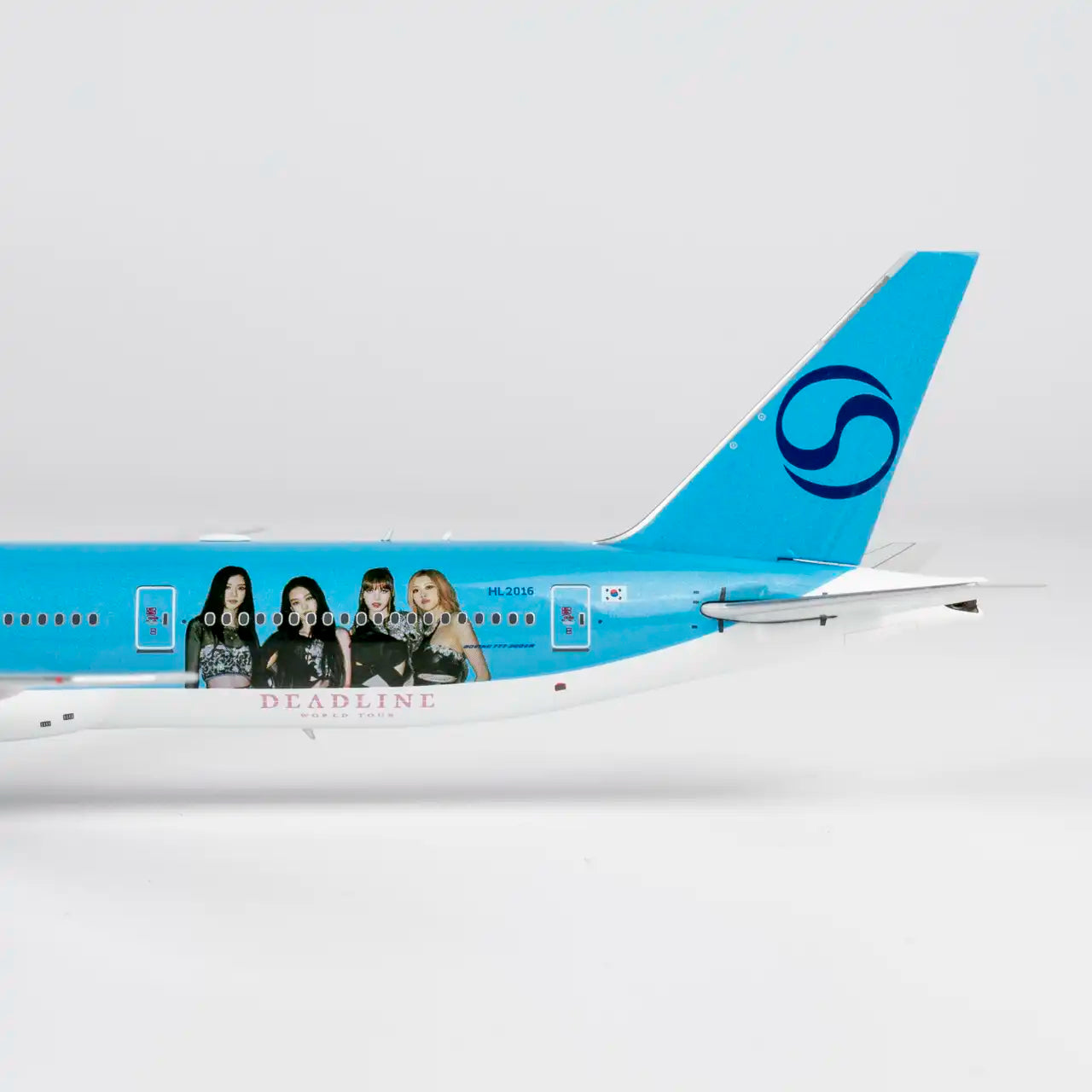 NG Models ULTIMATE 1:400 Korean Air Boeing 777-300ER HL2016 "BlackPink in new livery" 73086