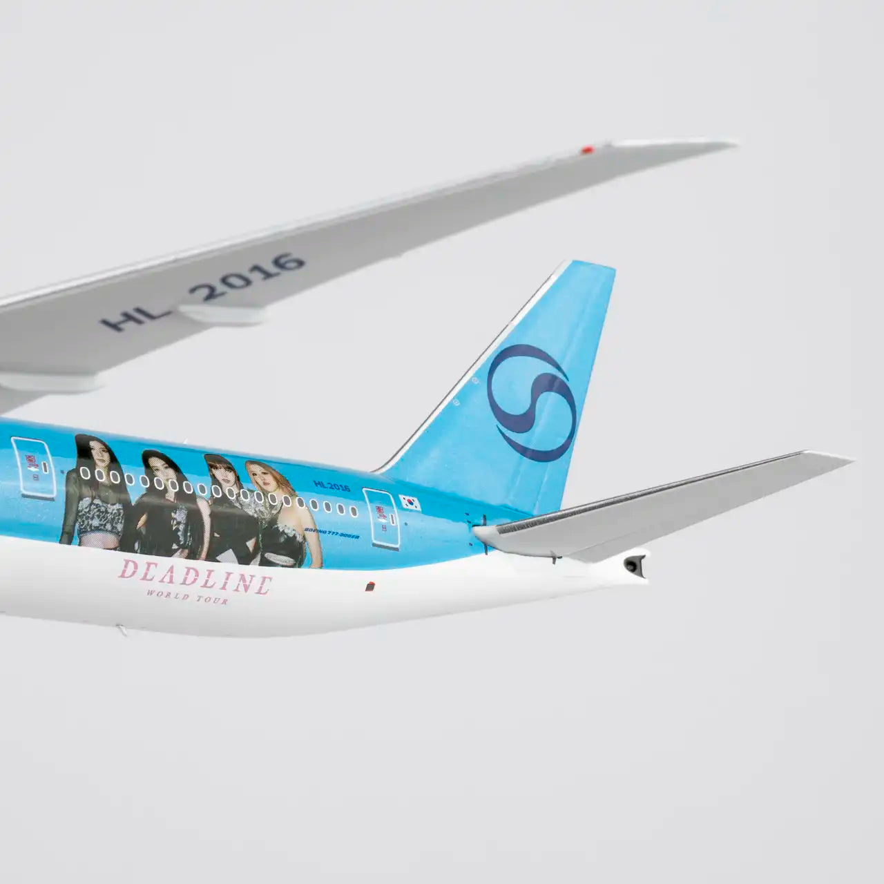 NG Models ULTIMATE 1:400 Korean Air Boeing 777-300ER HL2016 "BlackPink in new livery" 73086