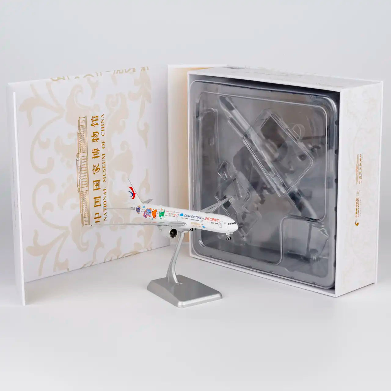 NG Models ULTIMATE 1:400 China Eastern Airlines Boeing 777-300ER B-7882 "National Museum of China" 73088