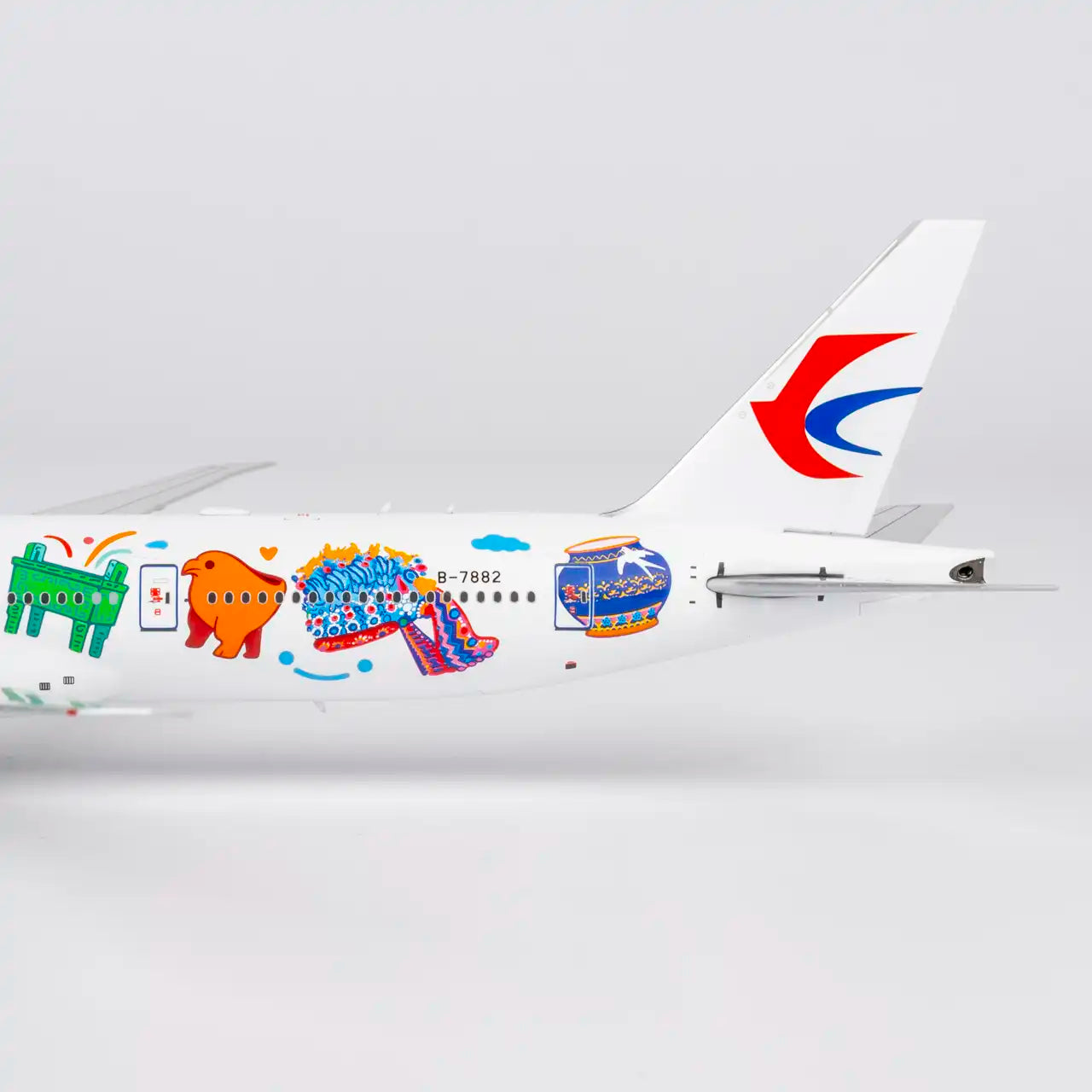 NG Models ULTIMATE 1:400 China Eastern Airlines Boeing 777-300ER B-7882 "National Museum of China" 73088
