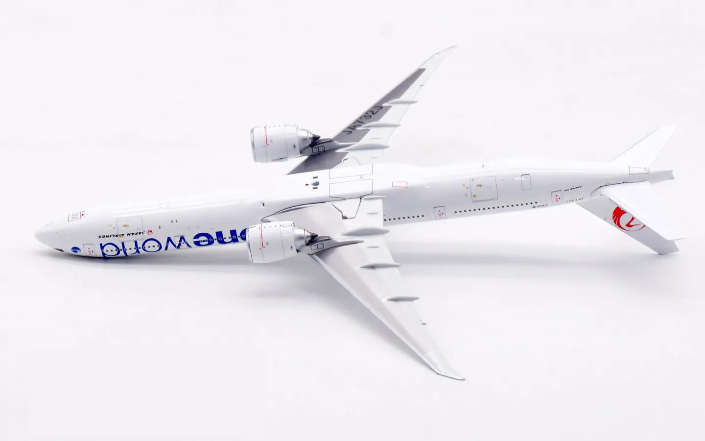 AV400 Japan Airlines Boeing 777-346ER JA372J "oneworld" AV4410