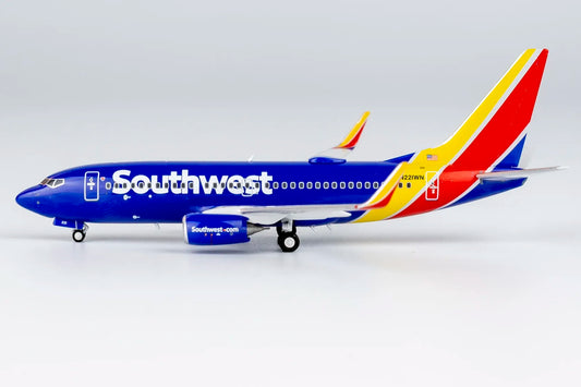 NG Models 1:400 Southwest Airlines Boeing 737-700 N221WN 77042
