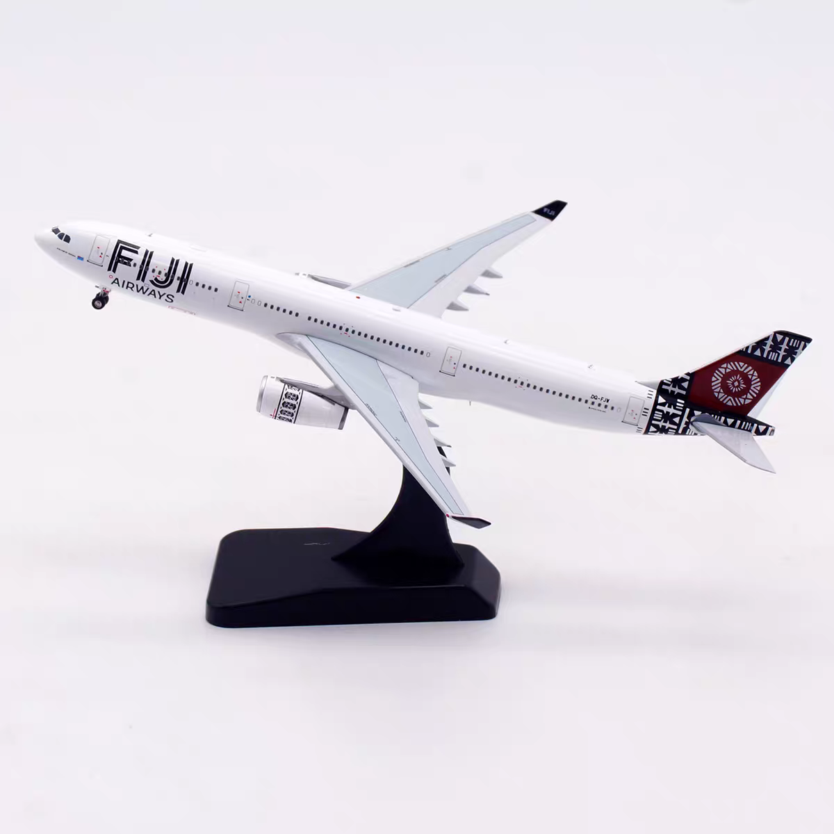 AV400 Fiji Airways Airbus A330-343 DQ-FJW AV4358