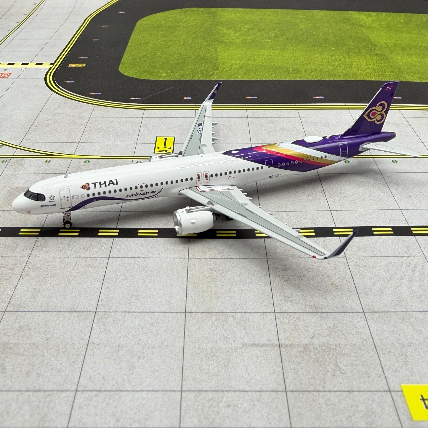 Phoenix Models 1:400 Thai Airways Airbus A321neo HS-TOA 12059