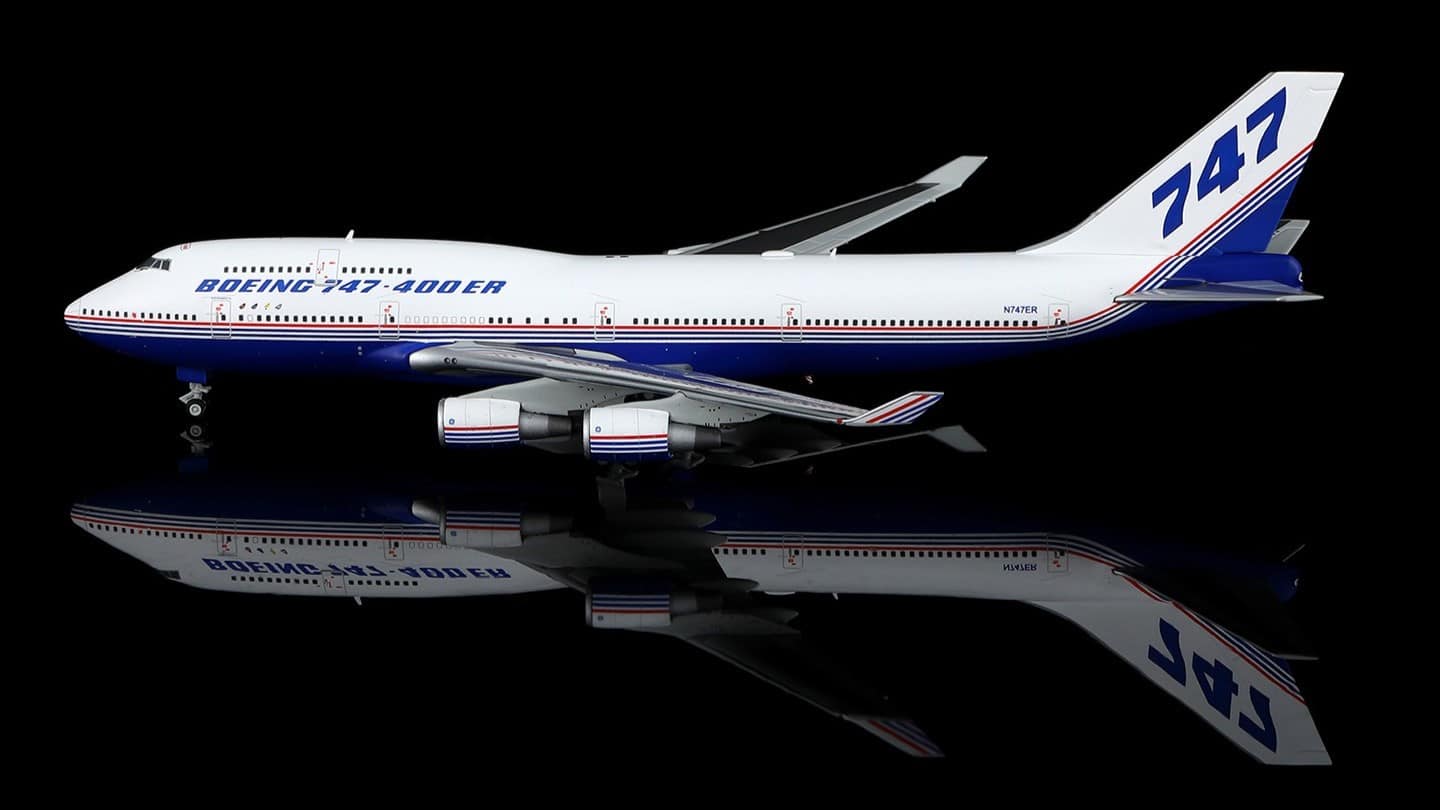 HX Models 1:400 Boeing 747-400 N747ER "House Colors" B611601