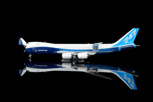 HX Models 1:400 Boeing 747-8F "House Colors" Interactive B631005C