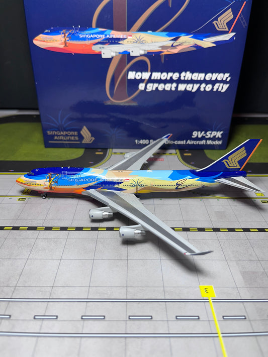 HX Models 1:400 Singapore Airlines "Tropical Livery"