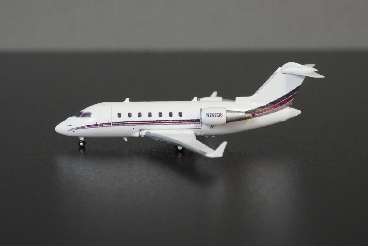 3D Design Deck 1:400 NetJets Bombardier Challenger 650 N262QS 182