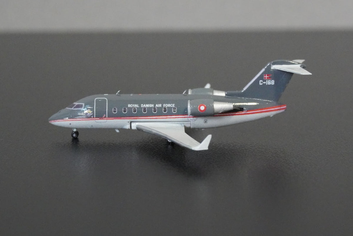 3D Design Deck 1:400 Royal Danish Air Force Challenger 604 C-168 185