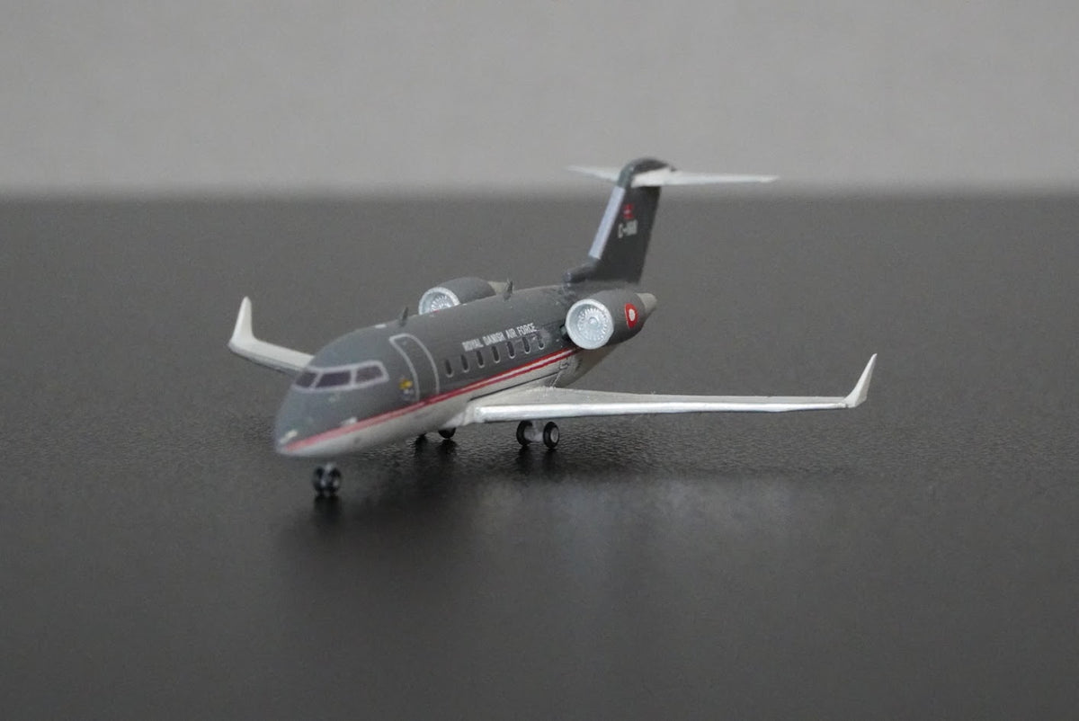 3D Design Deck 1:400 Royal Danish Air Force Challenger 604 C-168 185