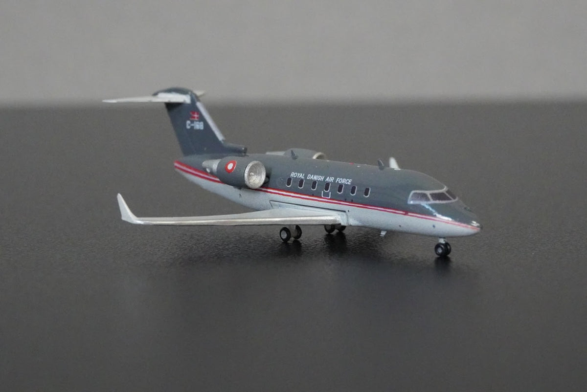 3D Design Deck 1:400 Royal Danish Air Force Challenger 604 C-168 185