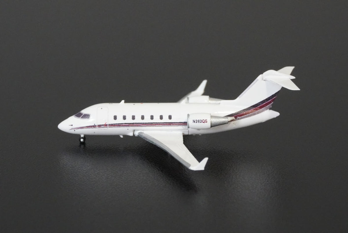 3D Design Deck 1:400 NetJets Bombardier Challenger 650 N262QS 182