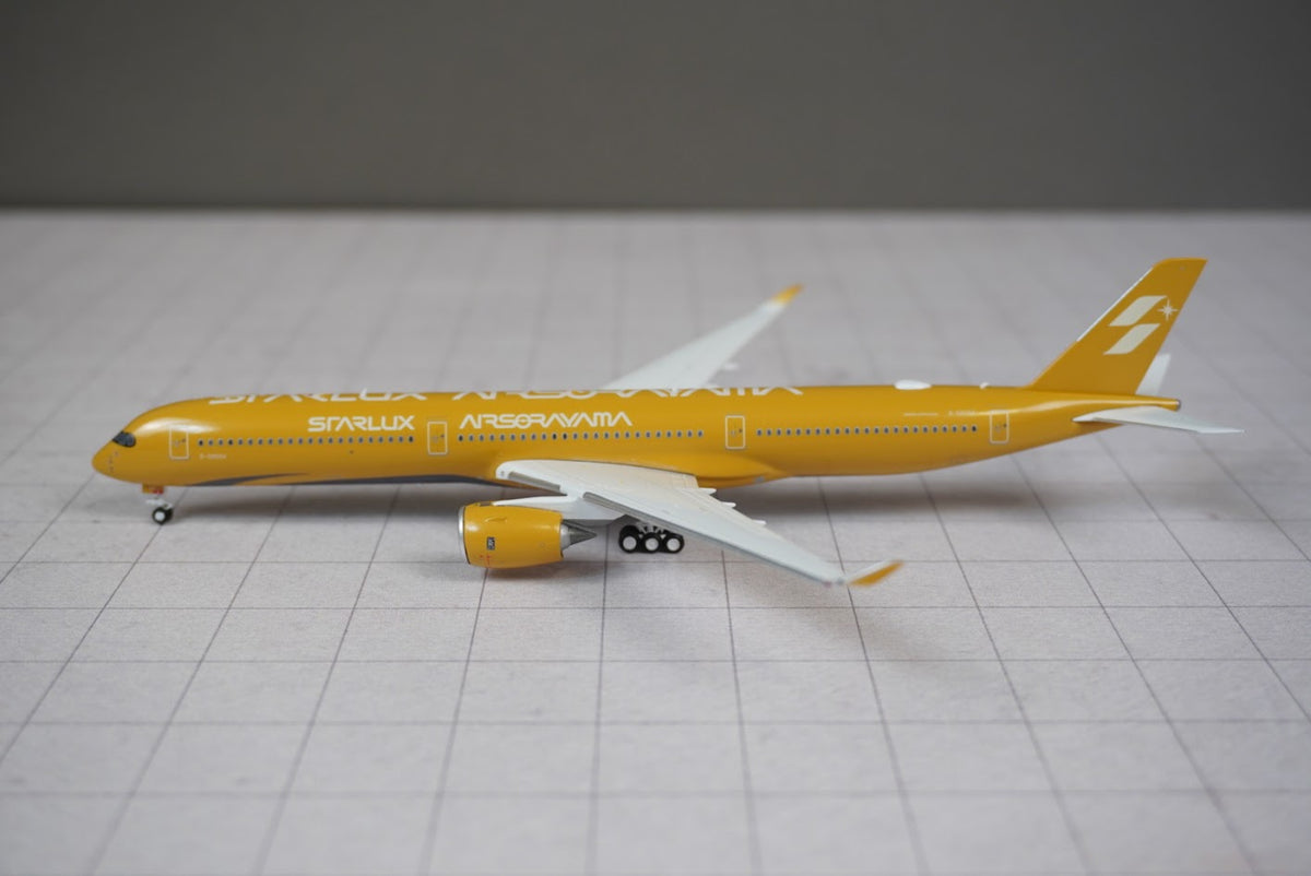 Phoenix Models 1:400 Starlux Airbus A350-1000 B-58554 "Airsorayama Gold" 04694