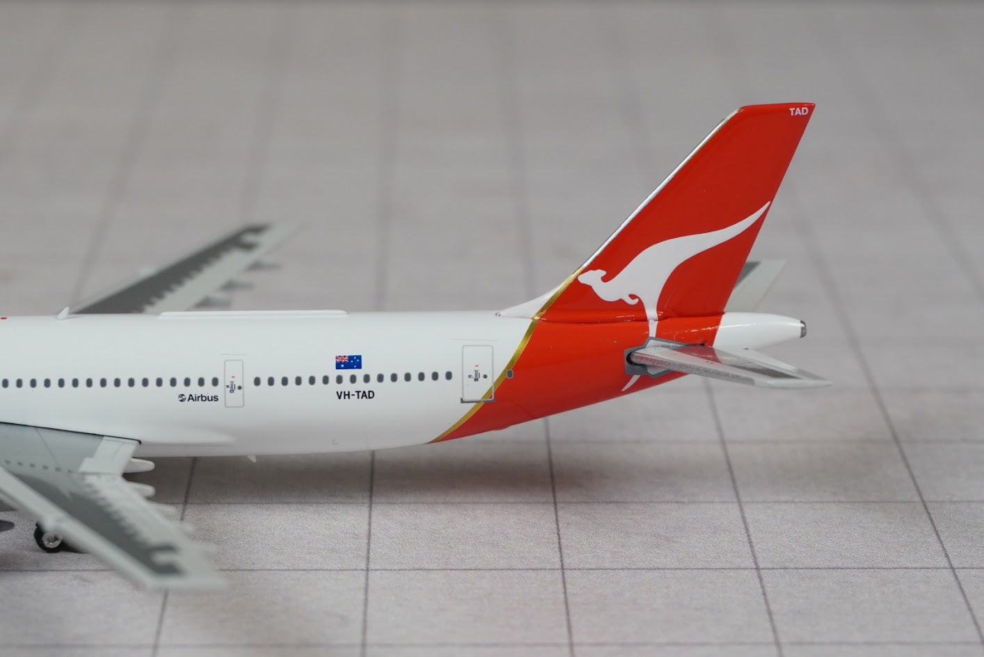 Phoenix Models 1:400 Qantas Airbus A300B4-203 VH-TAD 04688