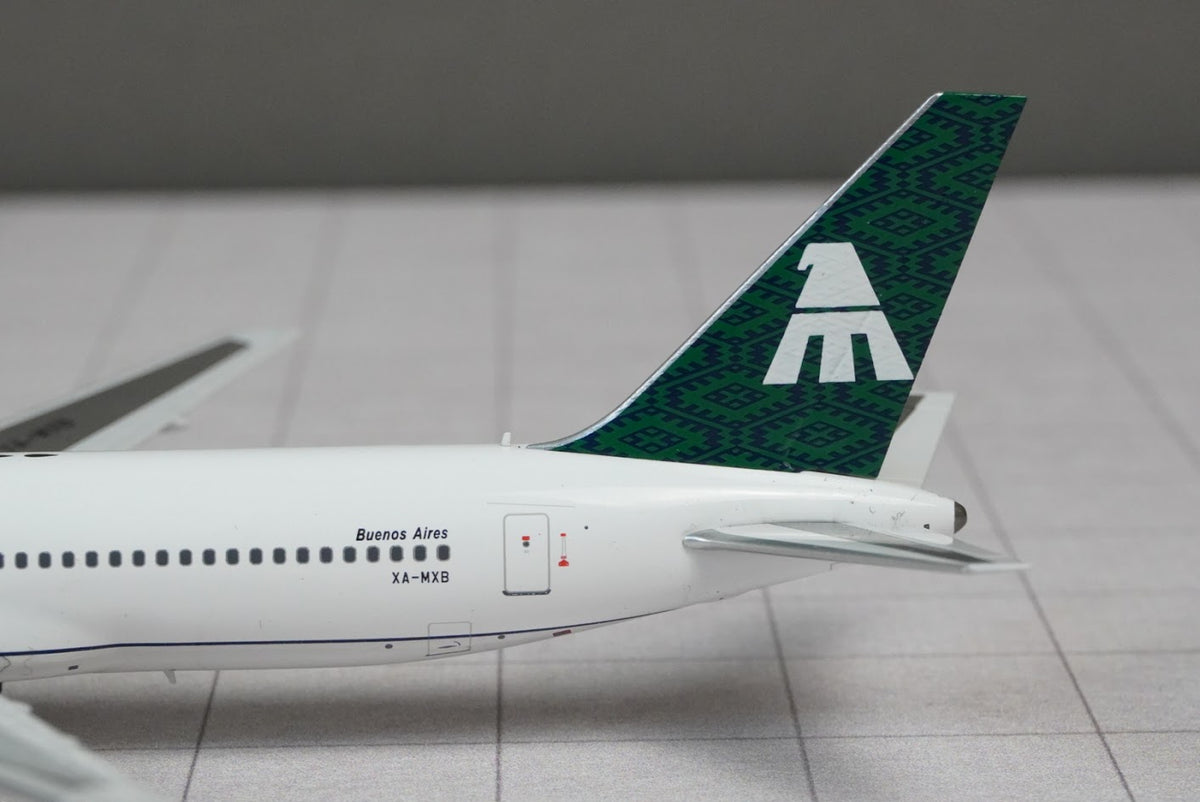 El Aviador 1:400 Mexicana Boeing 767-300 XA-MXB EAV400-MXB